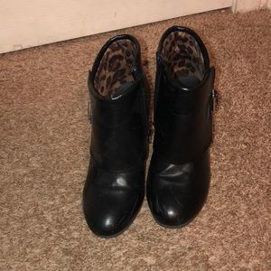 Black ankle boots 7w